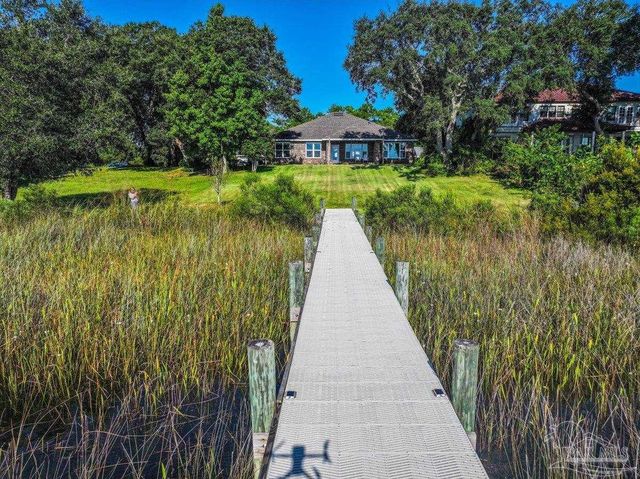 3996 Gordon Wells Dr, Milton, FL 32583