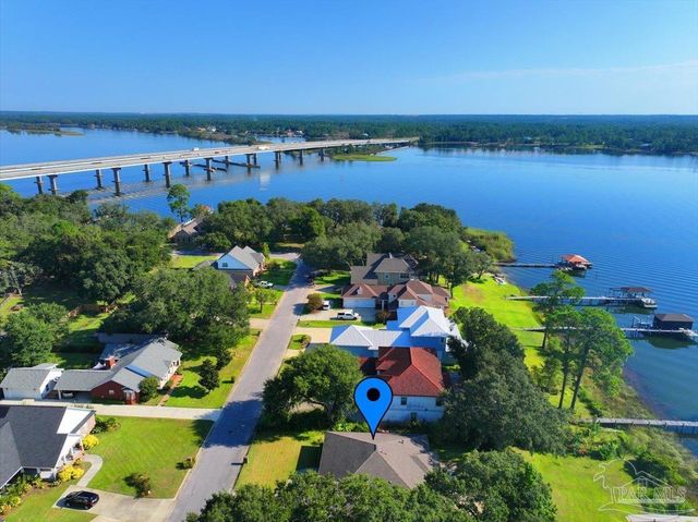 3996 Gordon Wells Dr, Milton, FL 32583