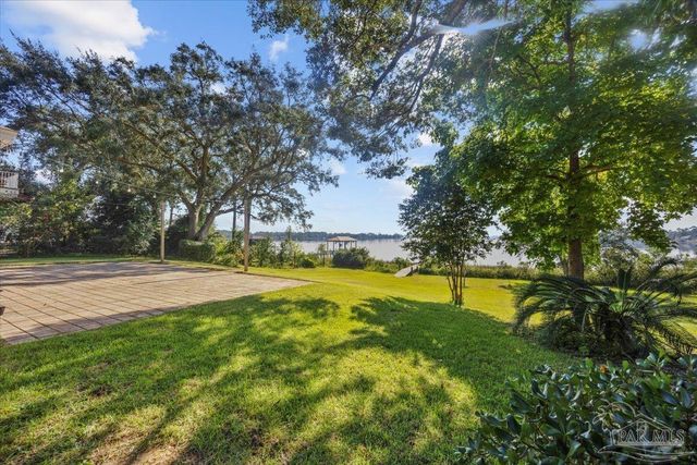 3996 Gordon Wells Dr, Milton, FL 32583