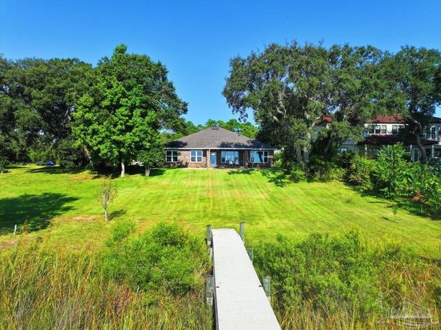 3996 Gordon Wells Dr, Milton, FL 32583