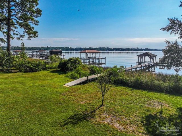 3996 Gordon Wells Dr, Milton, FL 32583