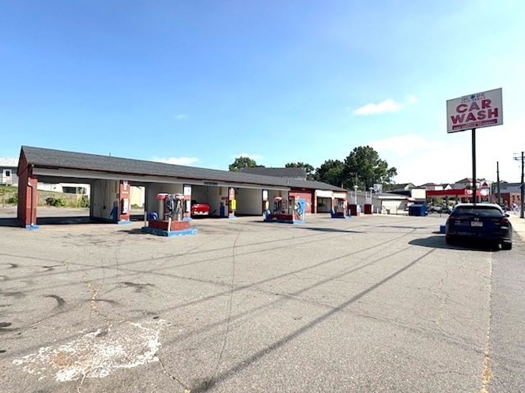 950 Broadway, Fall River, MA 02724