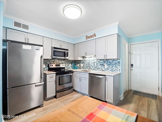 1404 Canal Drive Apt 18, Carolina Beach, NC 28428
