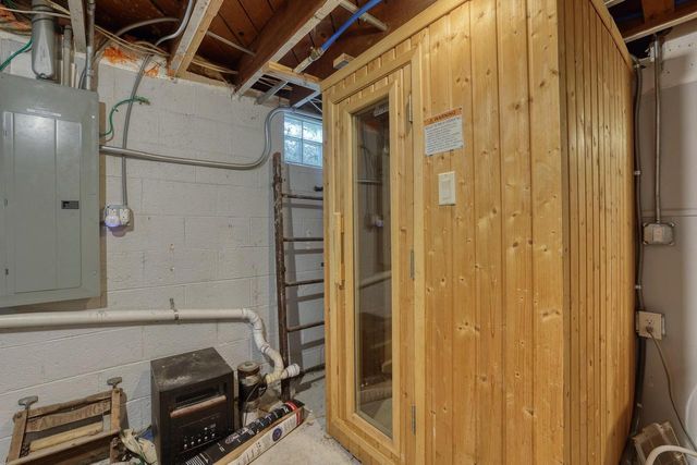 10545 W Pallottine DRIVE, Greenfield, WI 53228