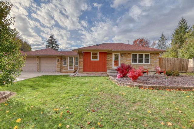 10545 W Pallottine DRIVE, Greenfield, WI 53228