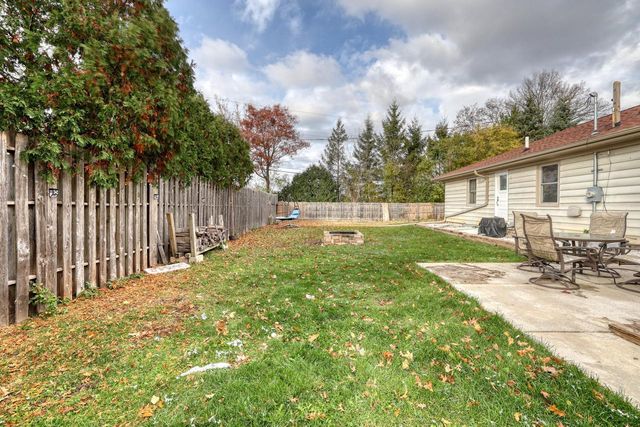 10545 W Pallottine DRIVE, Greenfield, WI 53228