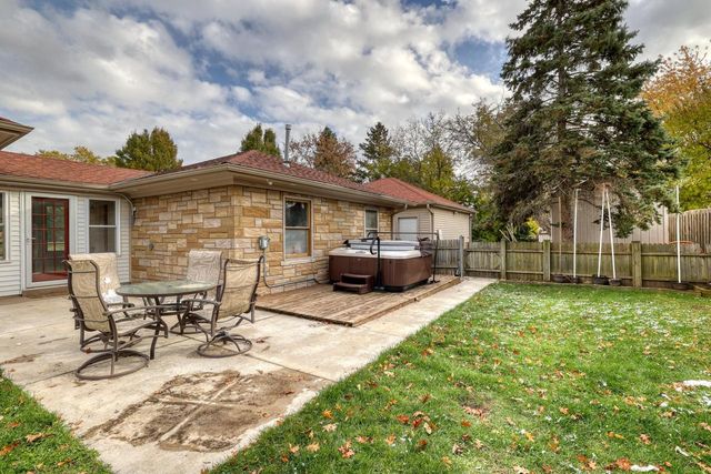 10545 W Pallottine DRIVE, Greenfield, WI 53228