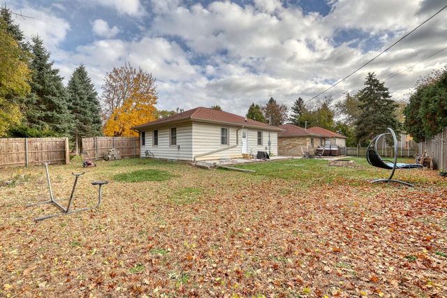 10545 W Pallottine DRIVE, Greenfield, WI 53228