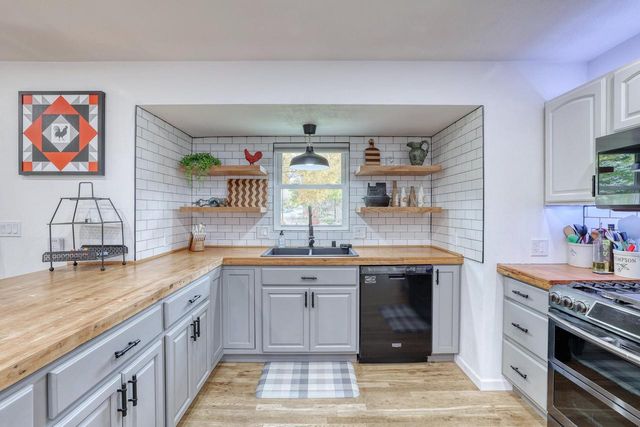 10545 W Pallottine DRIVE, Greenfield, WI 53228