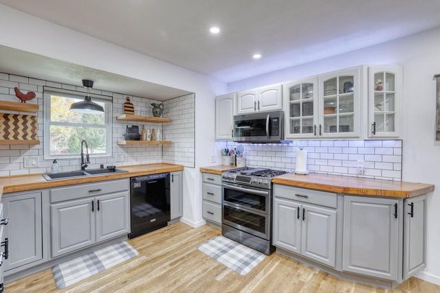 10545 W Pallottine DRIVE, Greenfield, WI 53228