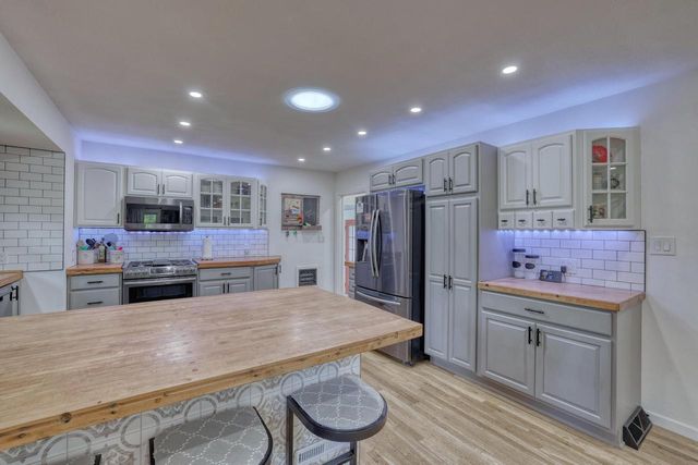 10545 W Pallottine DRIVE, Greenfield, WI 53228