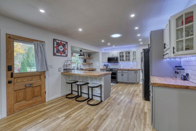 10545 W Pallottine DRIVE, Greenfield, WI 53228