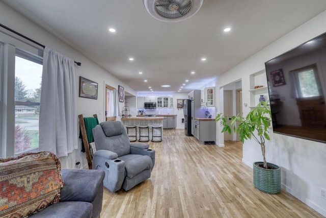 10545 W Pallottine DRIVE, Greenfield, WI 53228