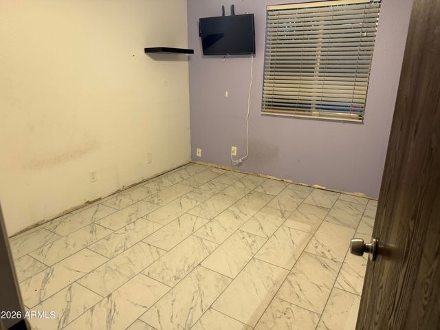 2214 W BEHREND Drive, Phoenix, AZ 85027
