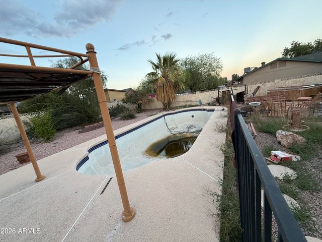 2214 W BEHREND Drive, Phoenix, AZ 85027