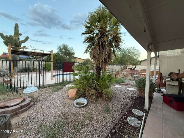 2214 W BEHREND Drive, Phoenix, AZ 85027