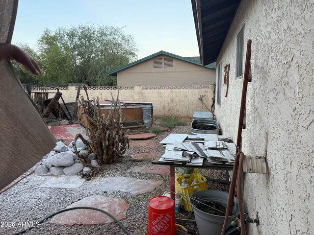 2214 W BEHREND Drive, Phoenix, AZ 85027