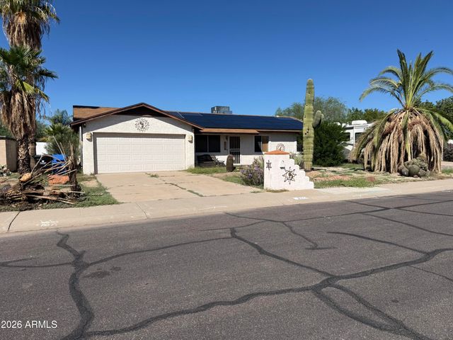 2214 W BEHREND Drive, Phoenix, AZ 85027