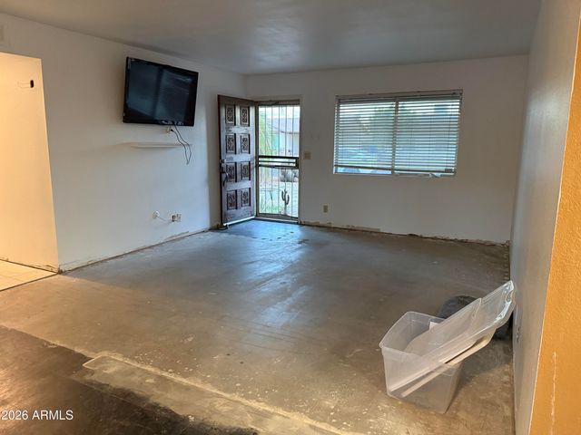 2214 W BEHREND Drive, Phoenix, AZ 85027