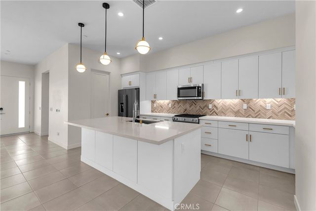 3712 Ambassador Drive, Palm Springs, CA 92262