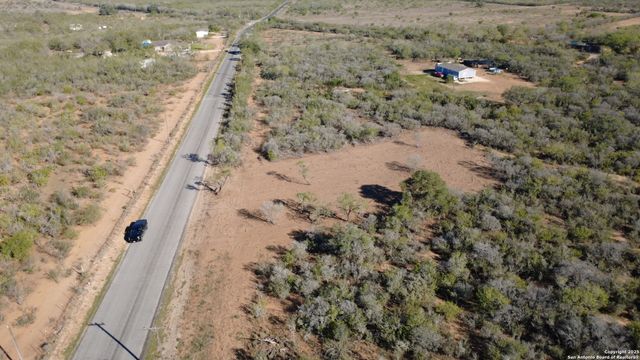 00 CR 327 CR 327, Jourdanton, TX 78026