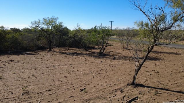 00 CR 327 CR 327, Jourdanton, TX 78026