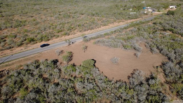 00 CR 327 CR 327, Jourdanton, TX 78026