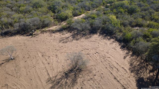 00 CR 327 CR 327, Jourdanton, TX 78026