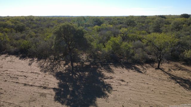 00 CR 327 CR 327, Jourdanton, TX 78026