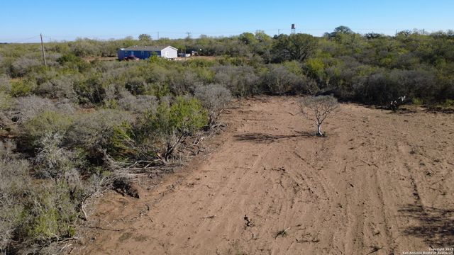 00 CR 327 CR 327, Jourdanton, TX 78026