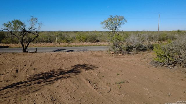 00 CR 327 CR 327, Jourdanton, TX 78026
