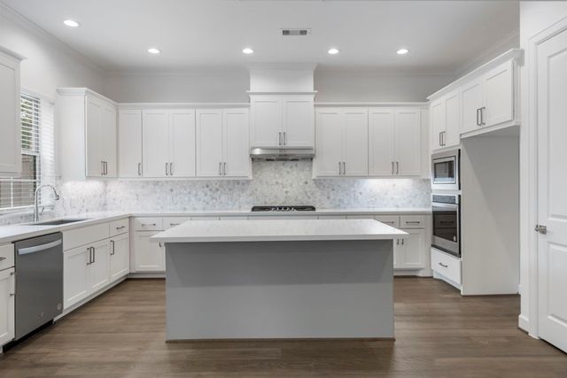 106 Cinder Berry Street, The Woodlands, TX 77384