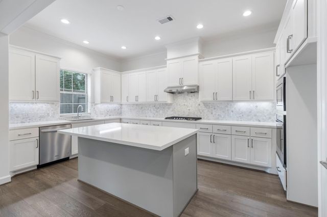 106 Cinder Berry Street, The Woodlands, TX 77384
