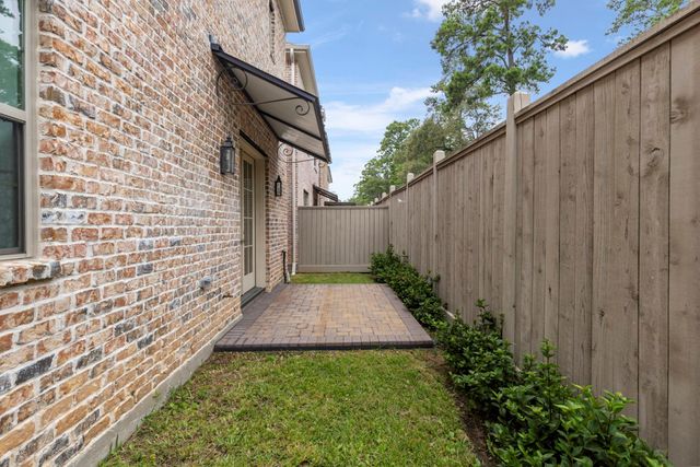 106 Cinder Berry Street, The Woodlands, TX 77384