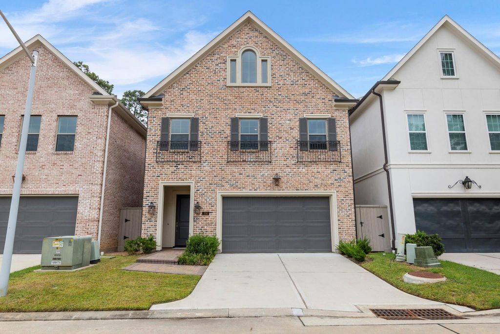 106 Cinder Berry Street, The Woodlands, TX 77384