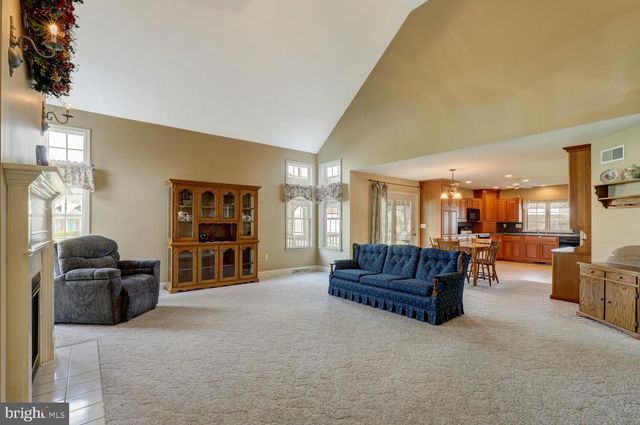 12 BUCKINGHAM LN, Gordonville, PA 17529