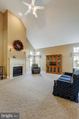 12 BUCKINGHAM LN, Gordonville, PA 17529
