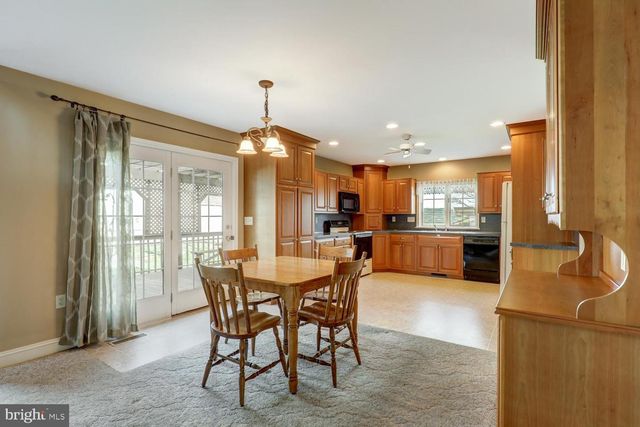 12 BUCKINGHAM LN, Gordonville, PA 17529