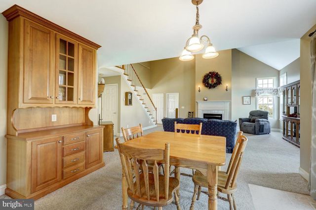 12 BUCKINGHAM LN, Gordonville, PA 17529