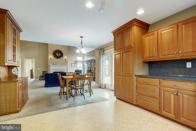 12 BUCKINGHAM LN, Gordonville, PA 17529