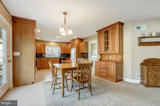 12 BUCKINGHAM LN, Gordonville, PA 17529