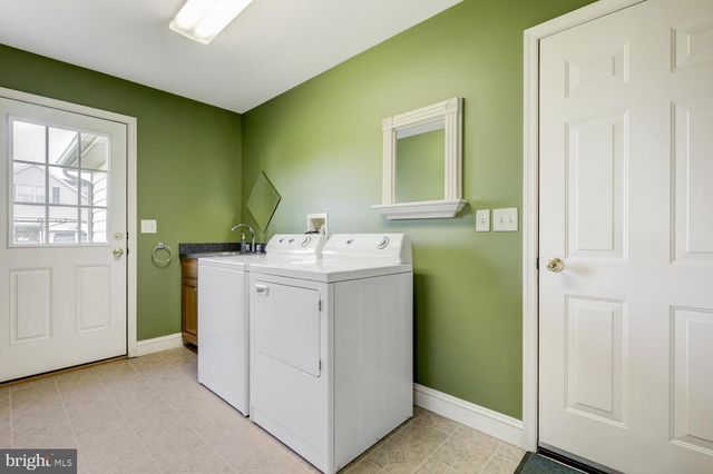 12 BUCKINGHAM LN, Gordonville, PA 17529
