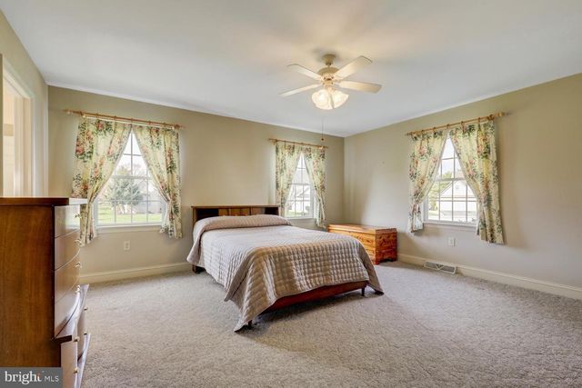 12 BUCKINGHAM LN, Gordonville, PA 17529