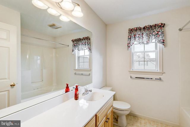12 BUCKINGHAM LN, Gordonville, PA 17529