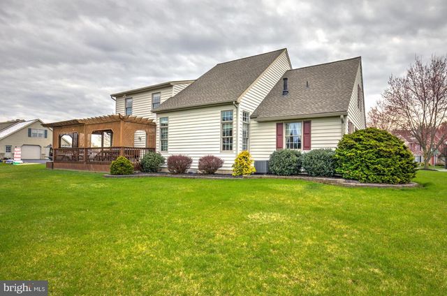 12 BUCKINGHAM LN, Gordonville, PA 17529