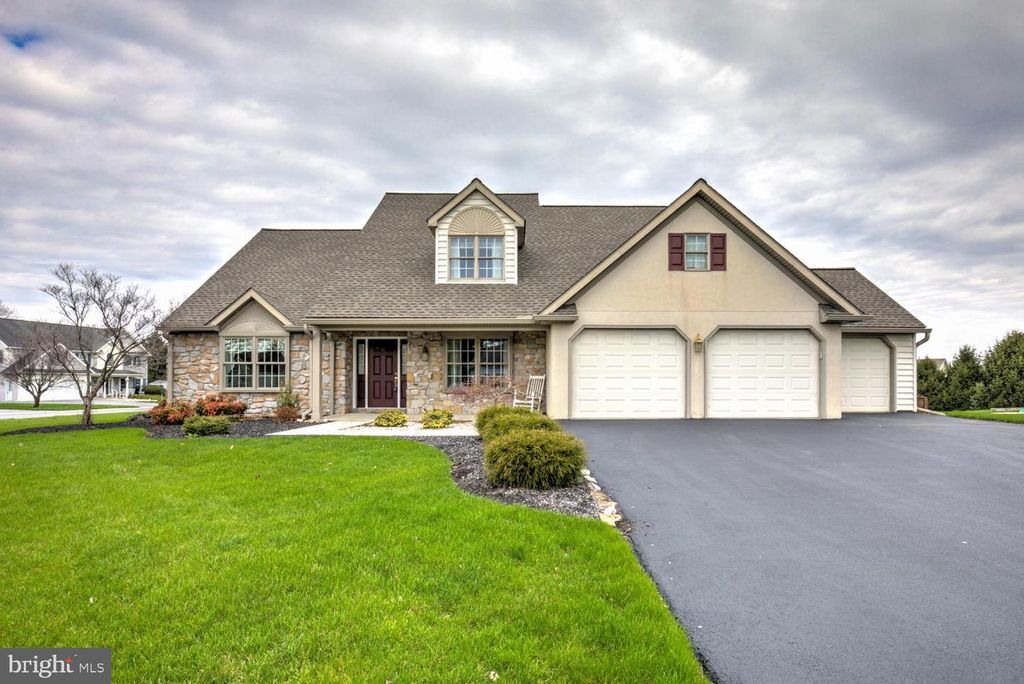 12 BUCKINGHAM LN, Gordonville, PA 17529