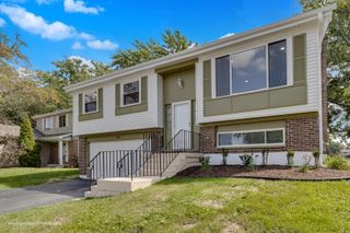 5S761 Malibu Lane, Naperville, IL 60540