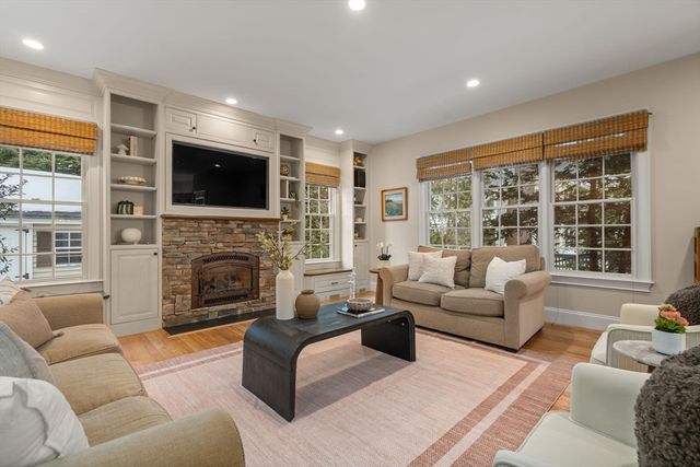 53 Chesterton Road, Wellesley, MA 02481