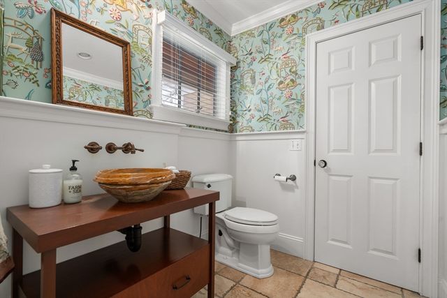 53 Chesterton Road, Wellesley, MA 02481