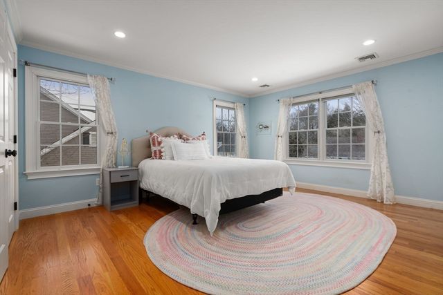 53 Chesterton Road, Wellesley, MA 02481